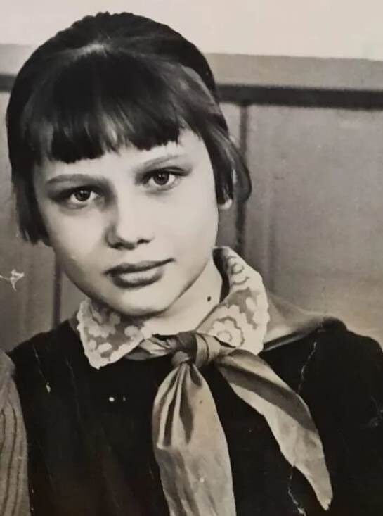 Фото из архива автора. Та самая маленькая Сонька. Здесь мне лет 10-11.  