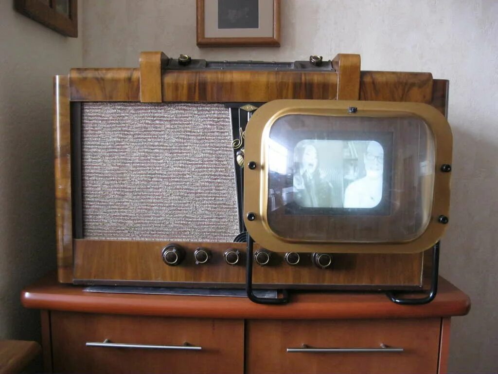 Телевизор "Ленинград-Т2". Источник: https://rt20.getbb.ru/viewtopic.php?t=93012.