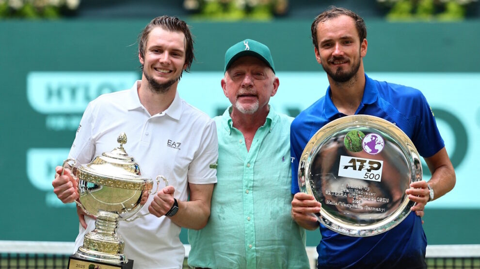    Даниил Медведев проиграл Бублику в финале турнира в Галле. Фото: REUTERS