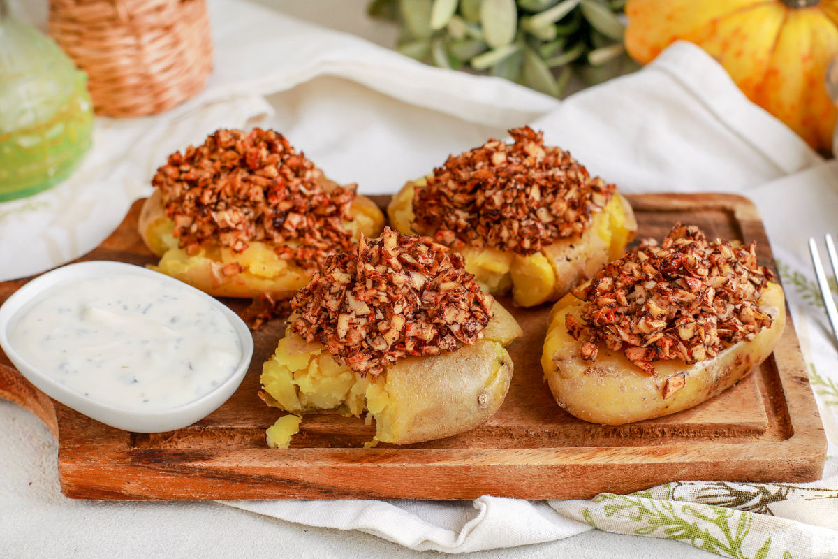 Толченый картофель с копченым тофу и греческим йогуртом