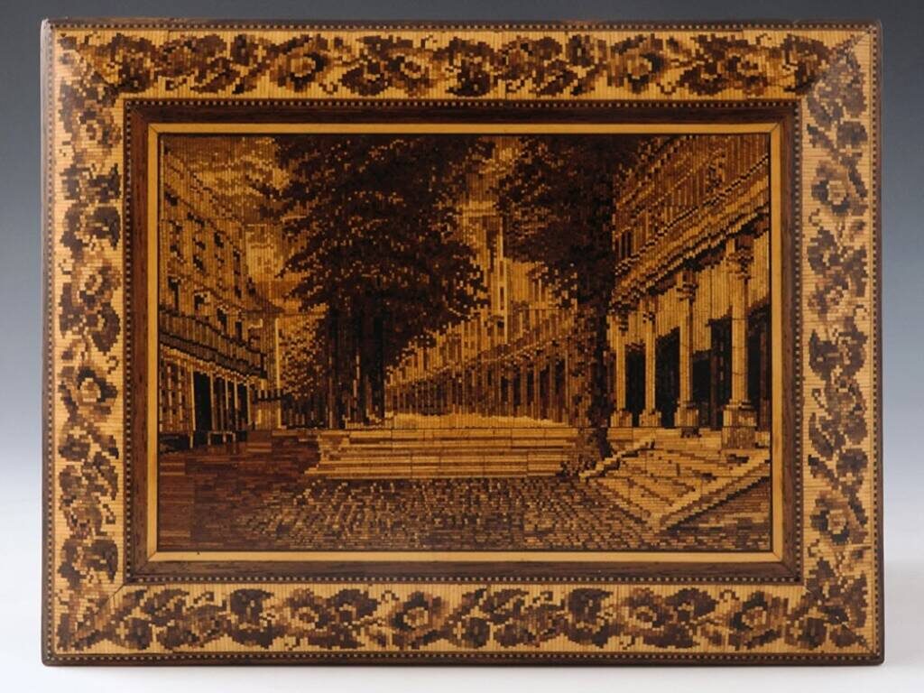 Коробка c инкрустацией Tunbridge ware и изображением Пантилес (георгианской колоннады в городе Ройал-Танбридж-Уэллс). Высота 10,5 см, длина 24 см, ширина 18,9 см. Производитель Henry Hollamby, ок. 1880 г. Фото:  scottishantiques.com