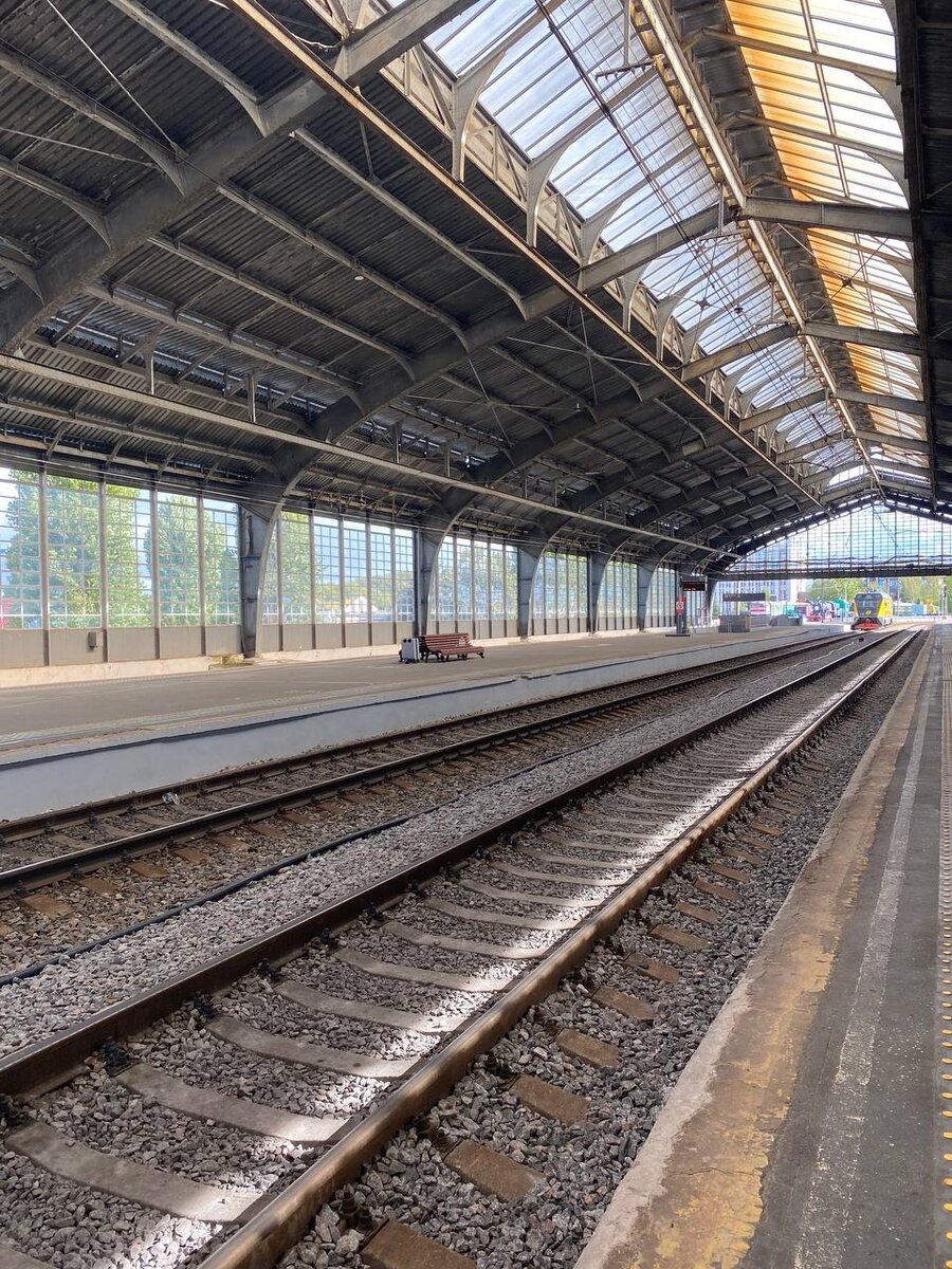 Добраться до Зеленоградска можно на электричке с Северного или Южного вокзалов Калининграда. 