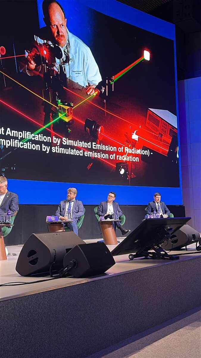 Владимир Сергеевич Толстых участвует в дискуссии по лечению лазером в проктологии на 15 Российской Школе Колоректальной Хирургии