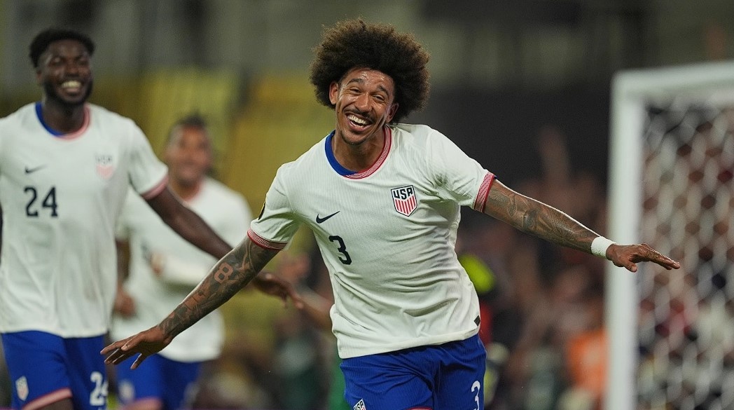 Крис Ричардс (на фото concacaf.com) празднует мяч в ворота Саудовской Аравии