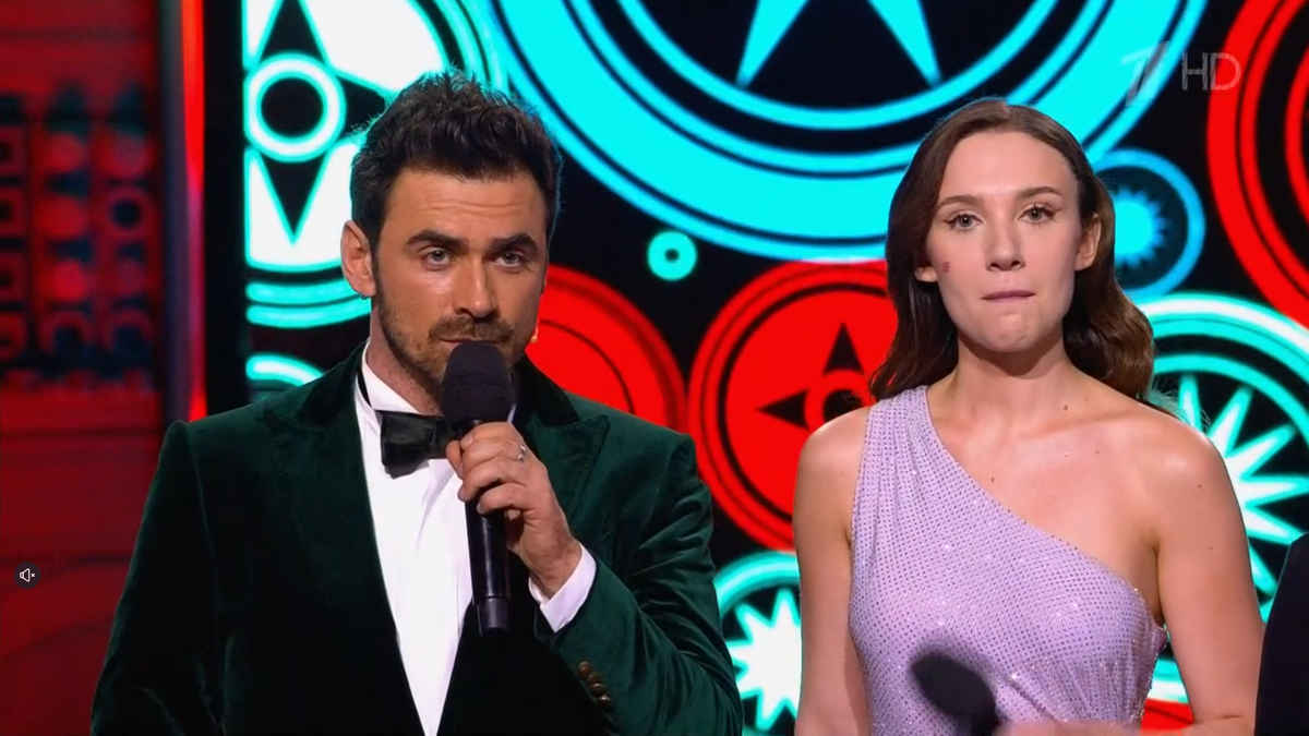 Петр Дранга потроллил ведущего и занял его место, когда тот пересел за стол жюри