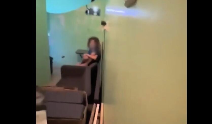 В квартире была грязь, неприятные запахи, тараканы и хлам. Зато 10 видеокамер