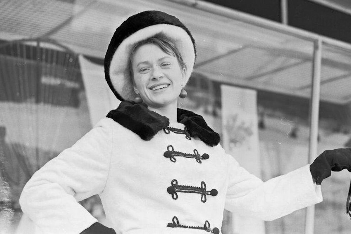 Алетина от Талызиной точно знает, что нужно женщине для красоты. Кадр из фильма "Зигзаг удачи", реж. Эльдар Рязанов, Киностудия "Мосфильм" 