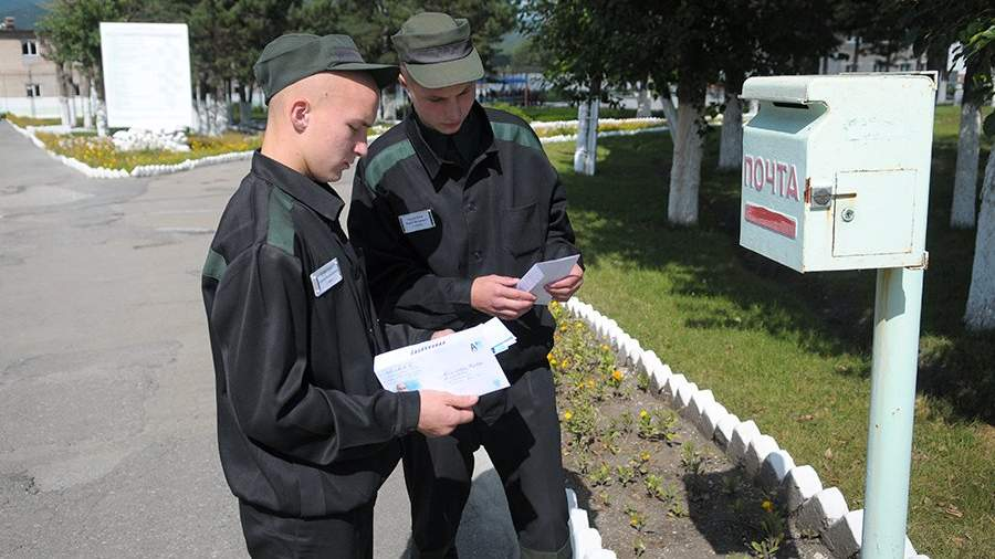 Письма. Письма лично на почту ношу.