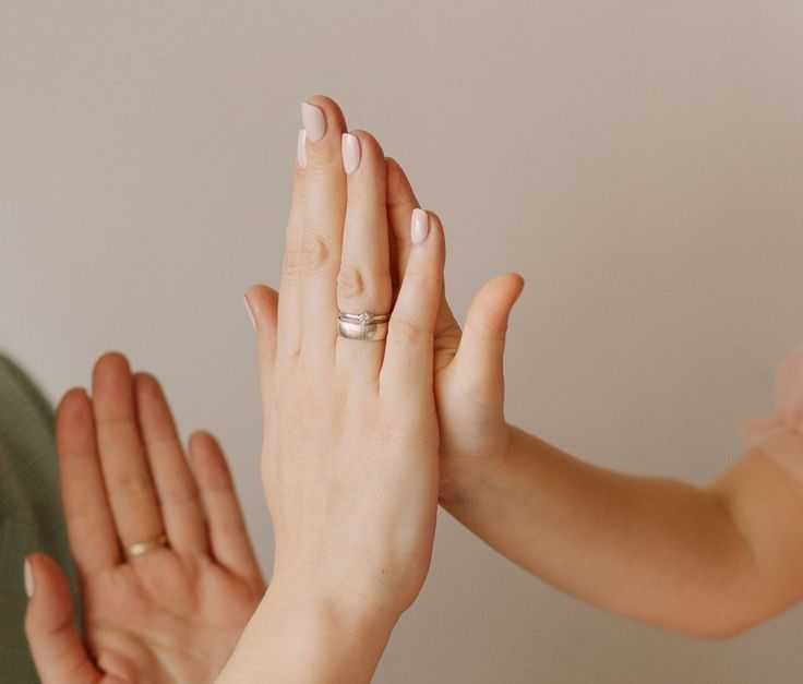 Контакт ребенка с родителем всегда важен