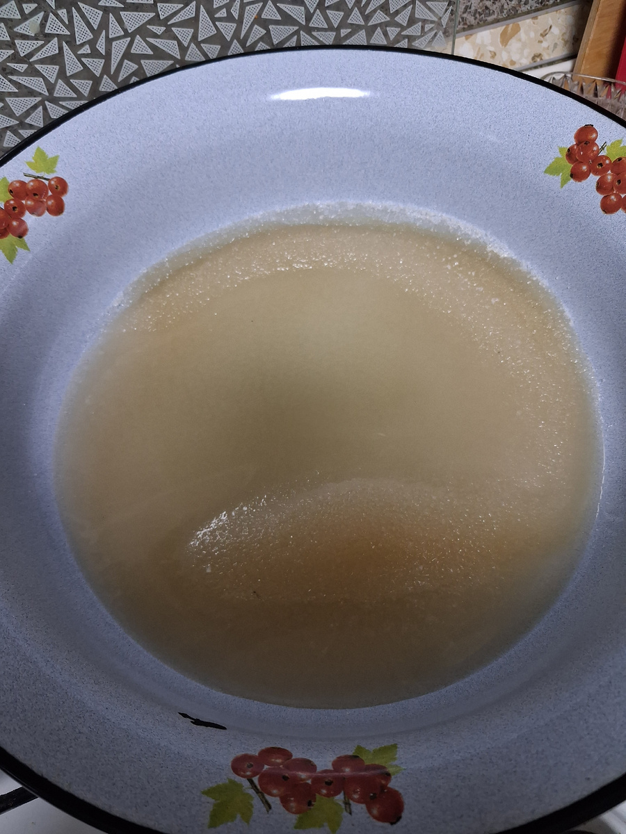 Приготовление сиропа для варенья. Фото автора.