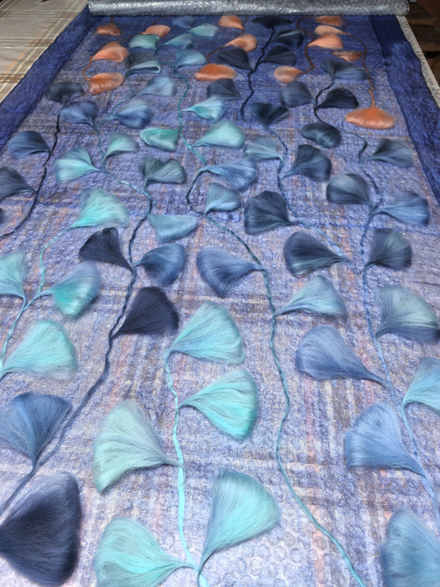 Фото автора. Вот такой рисунок  не очень сложный , шерстью я выкладываю на шёлке .