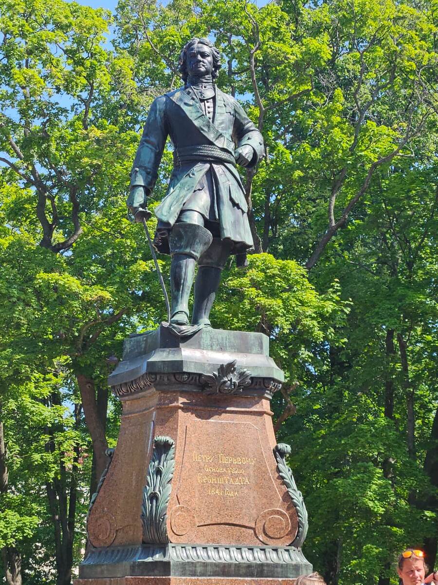 Памятник Петру в Крондштате (из личного архива)