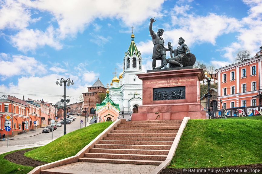 Памятник Минину и Пожарскому и Предтеченская церковь, Нижний Новгород