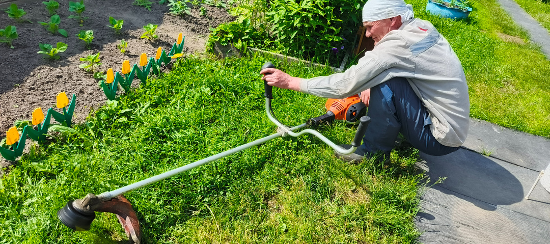Траву косим , коса сломалась .