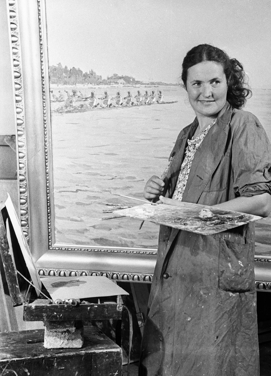 Татьяна Ниловна Яблонская за работой