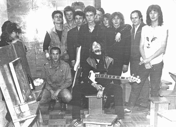 ПРОМЫШЛЕННАЯ АРХИТЕКТУРА. Концерт в г.Мирный. Фото из ВК-сообщества группы