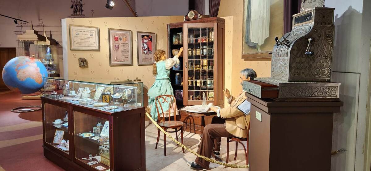 Извините, "потрогать руками" сфоткать не получилось. Ловила детей