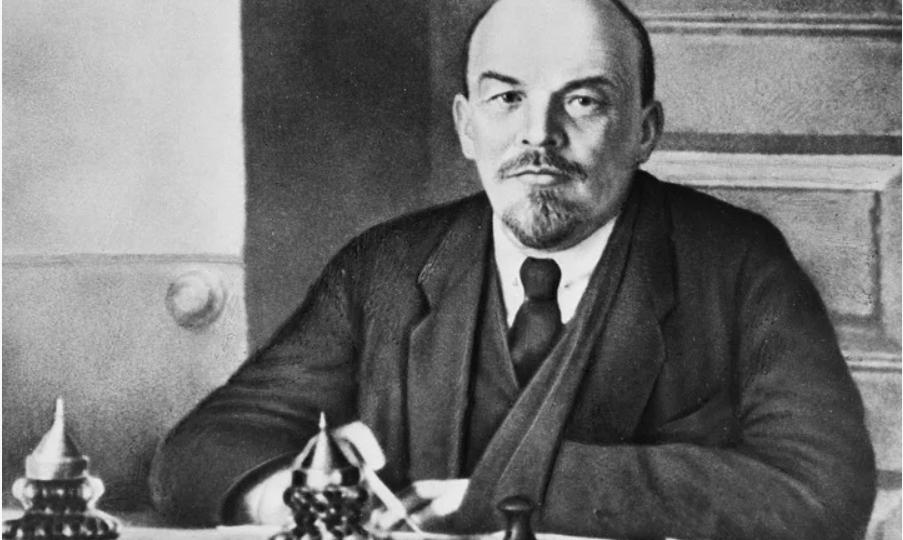 Ленин Владимир Ильич (22 апреля 1870 — 21 января 1924).Первая революция, вторая эмиграция