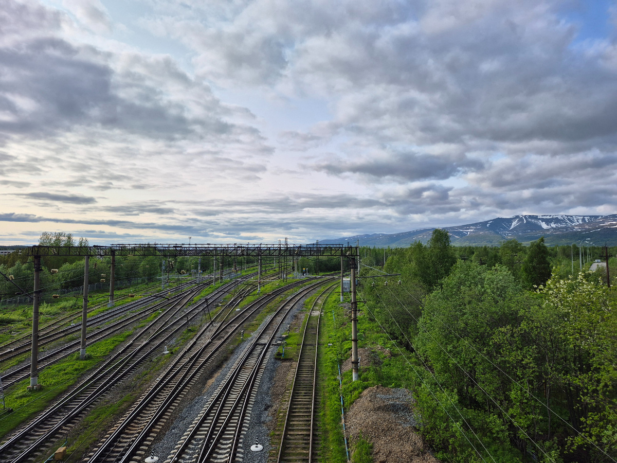 Вид на ж/д пути с моста
