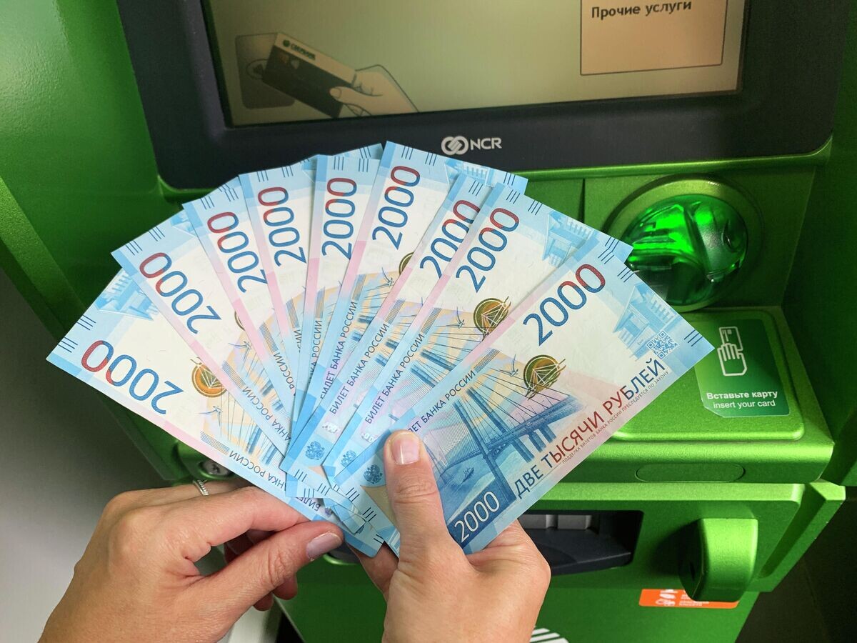    Банкноты номиналом 2000 рублей© РИА Новости / Наталья Селиверстова