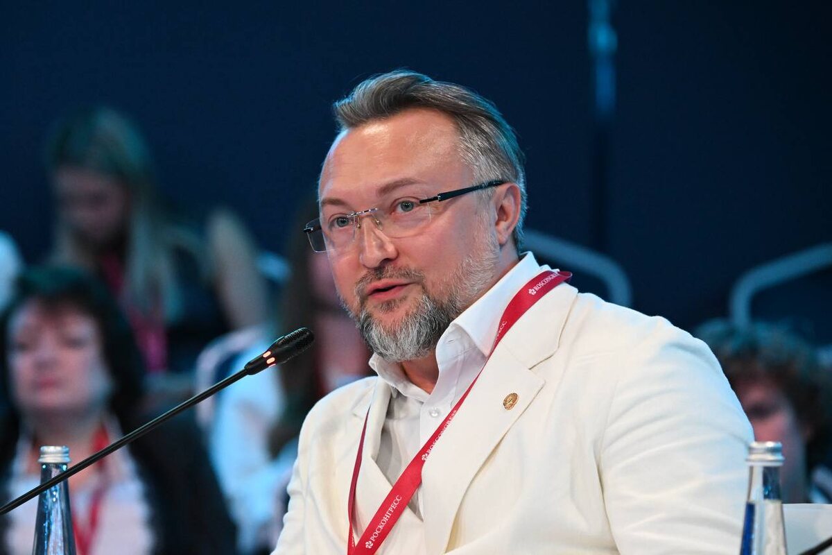    Вячеслав Стародубцев принял участие в ПМЭФ-2025 в качестве спикера сессии «Искусство, технологии, смыслы. Что останется неподвластным машинам?». Фото предоставлено спикером