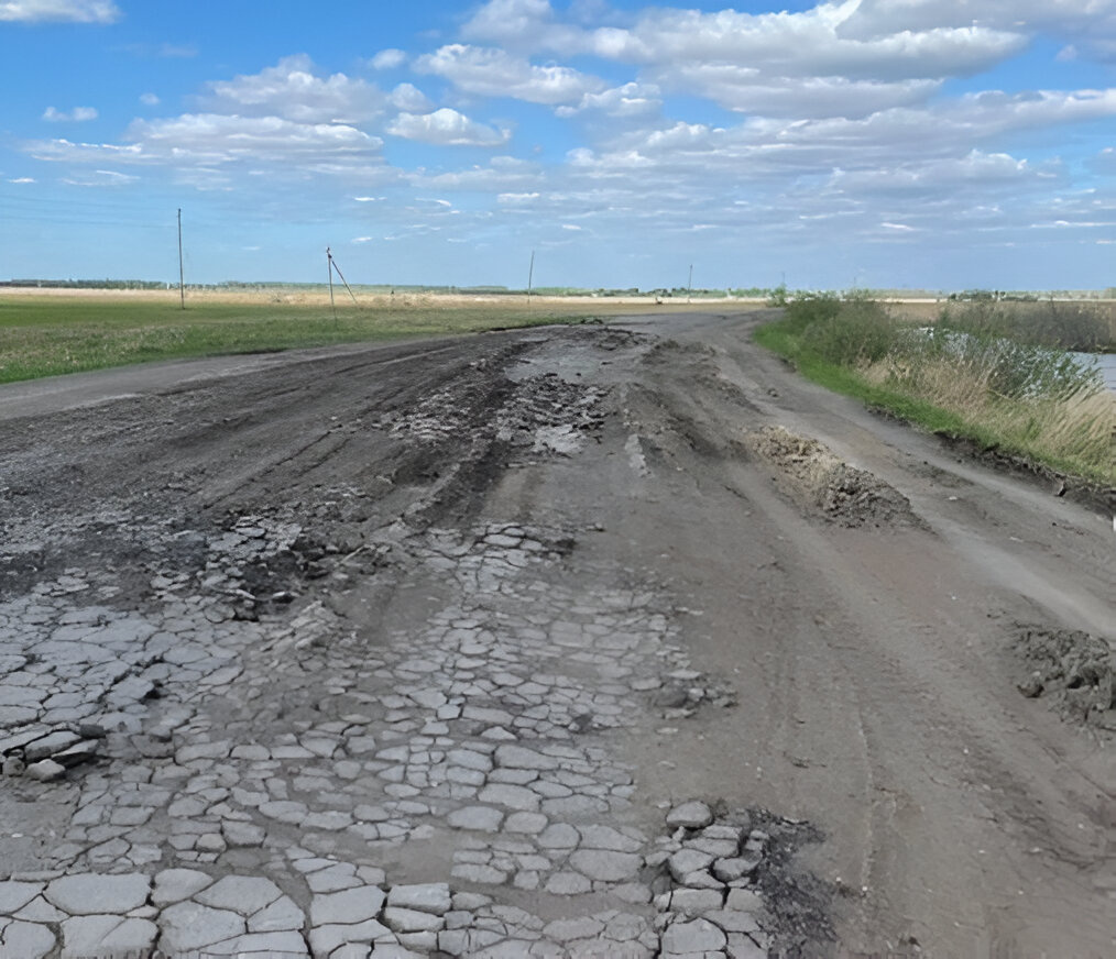 © Региональное информационное агентство «Омск-информ» / omskinform.ru (Одна из дорог на севере Омской области. Ремонт дороги Омск – Муромцево – Седельниково выполняется поэтапно с 2016 г. Вопрос капитального ремонта учатка Седельниково – Тара до сих пор под вопросом)