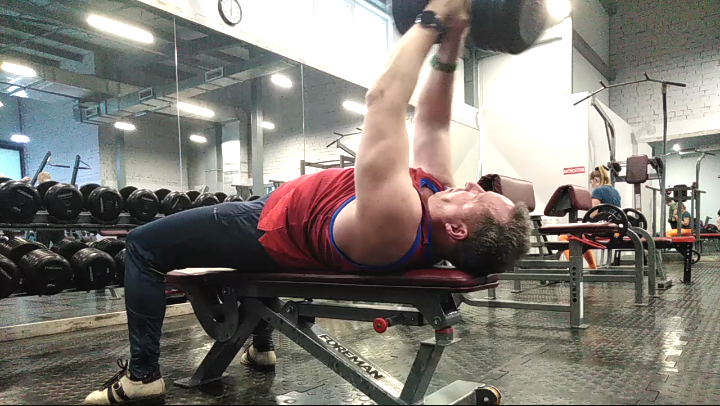 Сложно представить, как можно умудриться получить травму при выполнении пуловера...