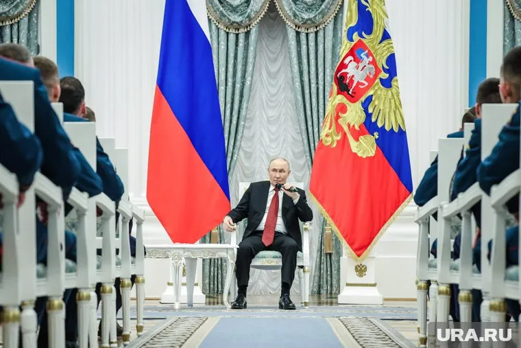  В книгах рассказывается о жизни и пути к власти президента РФ
Фото: Роман Наумов © URA.RU