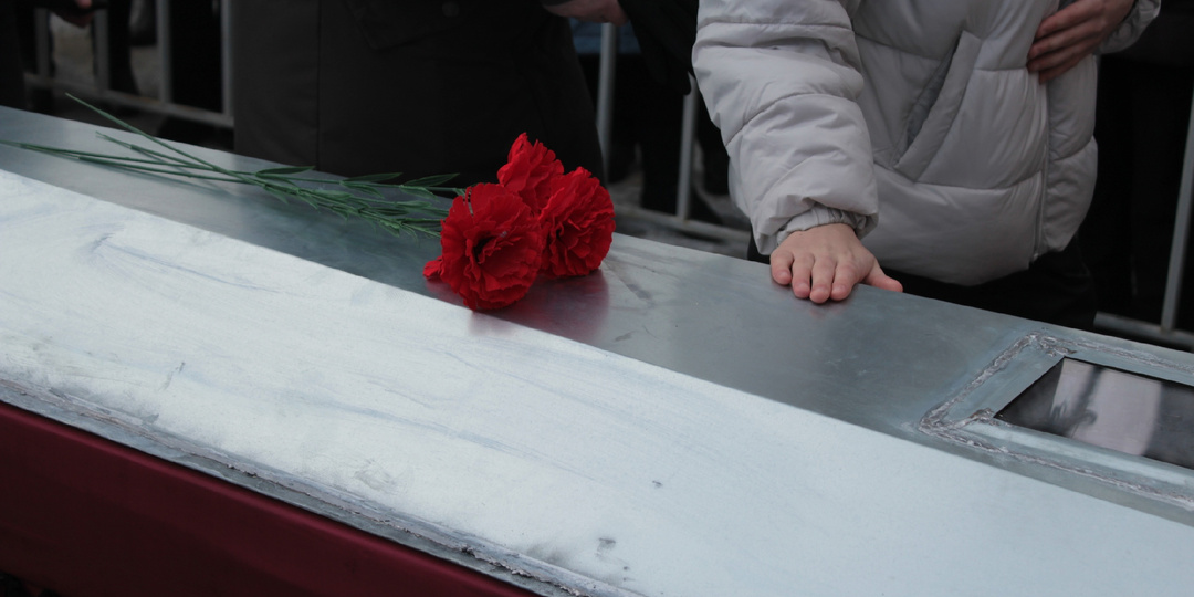 Почему хоронят в цинковых гробах: история, назначение и современные стандарты