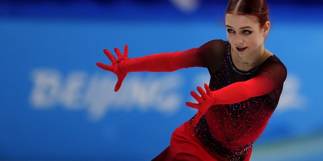 Александре Трусовой 21 год. Вспомним лучшие комбинезоны/брючные костюмы выступлений Русской Ракеты