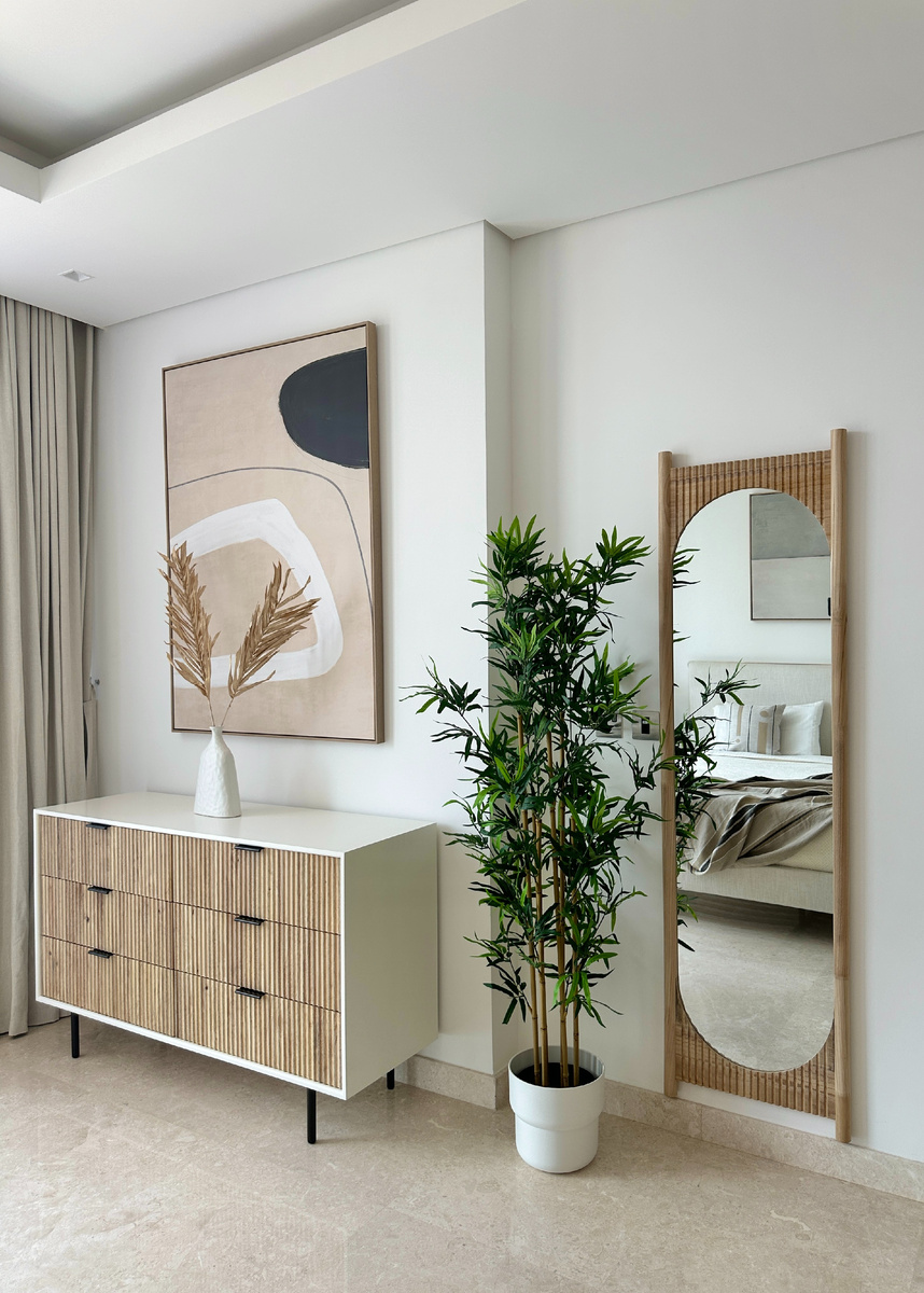 Интерьер квартиры в бежевых тонах; проект Furni в The Sterling 