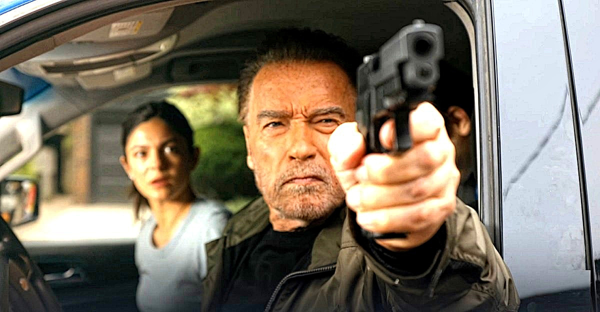 Некоторые в 40+ в смартфоне уже ничего без очков не разглядят, а Арнольд даже в 77 лет пистолетную мушку отлично видит (по крайней мере в фильмах).