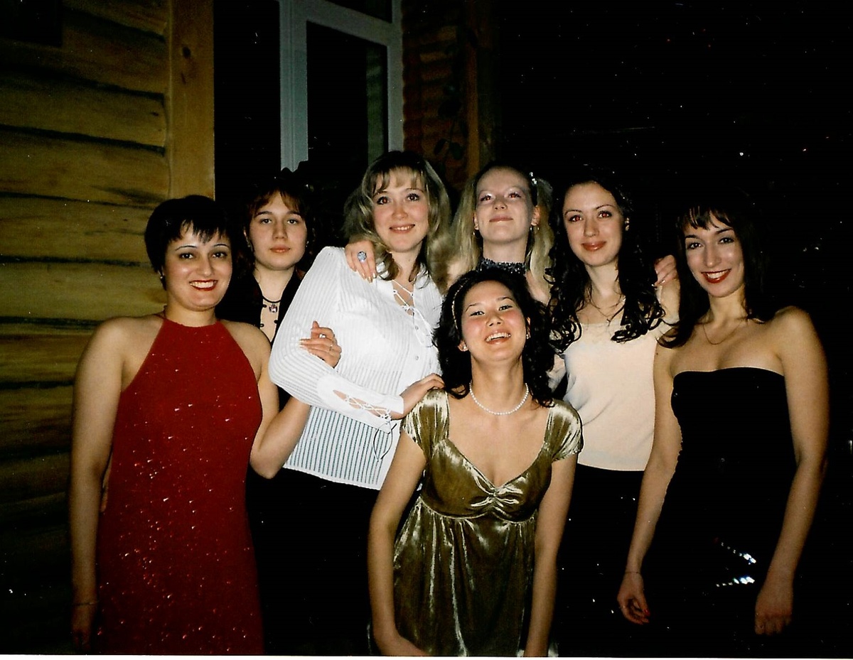 С теплотой вспоминаю свой первый коллектив, после выхода из декретного никого не осталось из "стареньких"