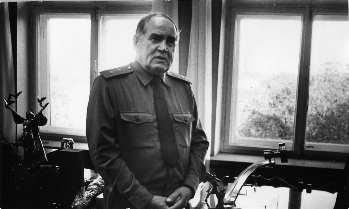 Николай Кузнецов в рабочем кабинете в поселке Управленческий, Самарская область. Фото © ОДК