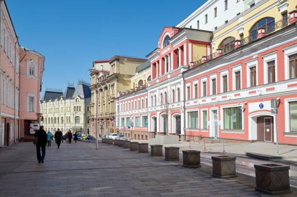 А вот эта улица, хоть она и стала таковой лишь недавно, мне очень даже полюбилась!…