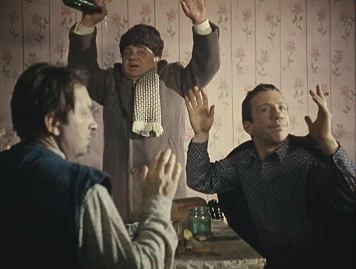 Кадр из комедии режиссёра Александра Серого "Джентльмены удачи". Мосфильм, 1971. В кадре замечательные советские актёры: Георгий Вицын, Евгений Леонов, Савелий Крамаров.