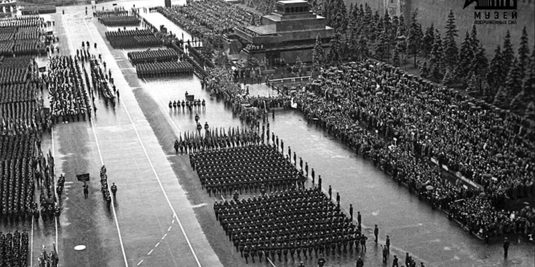 Парад Победы 24 июня 1945 года на Красной площади Москвы