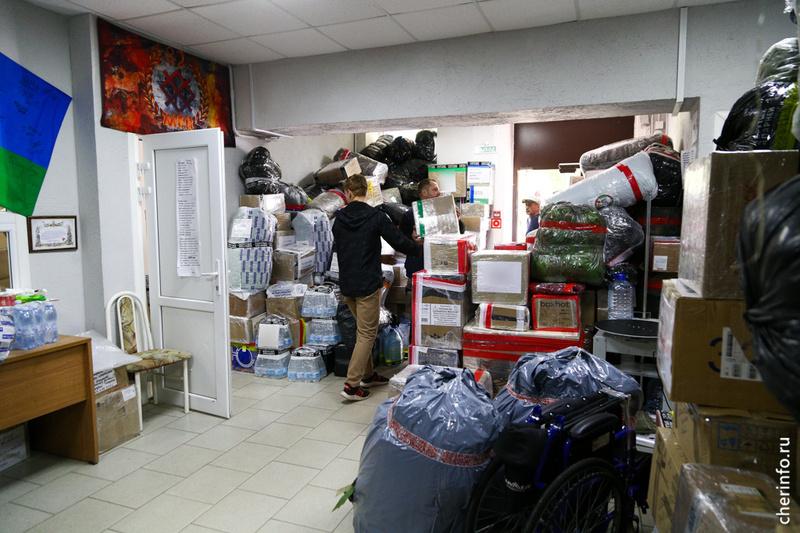    Две фуры с гумпомощью загрузили у "Алмаза".