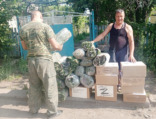 Андрей Юшков помогает доставлять гуманитарную помощь от кунгуряков участникам СВО