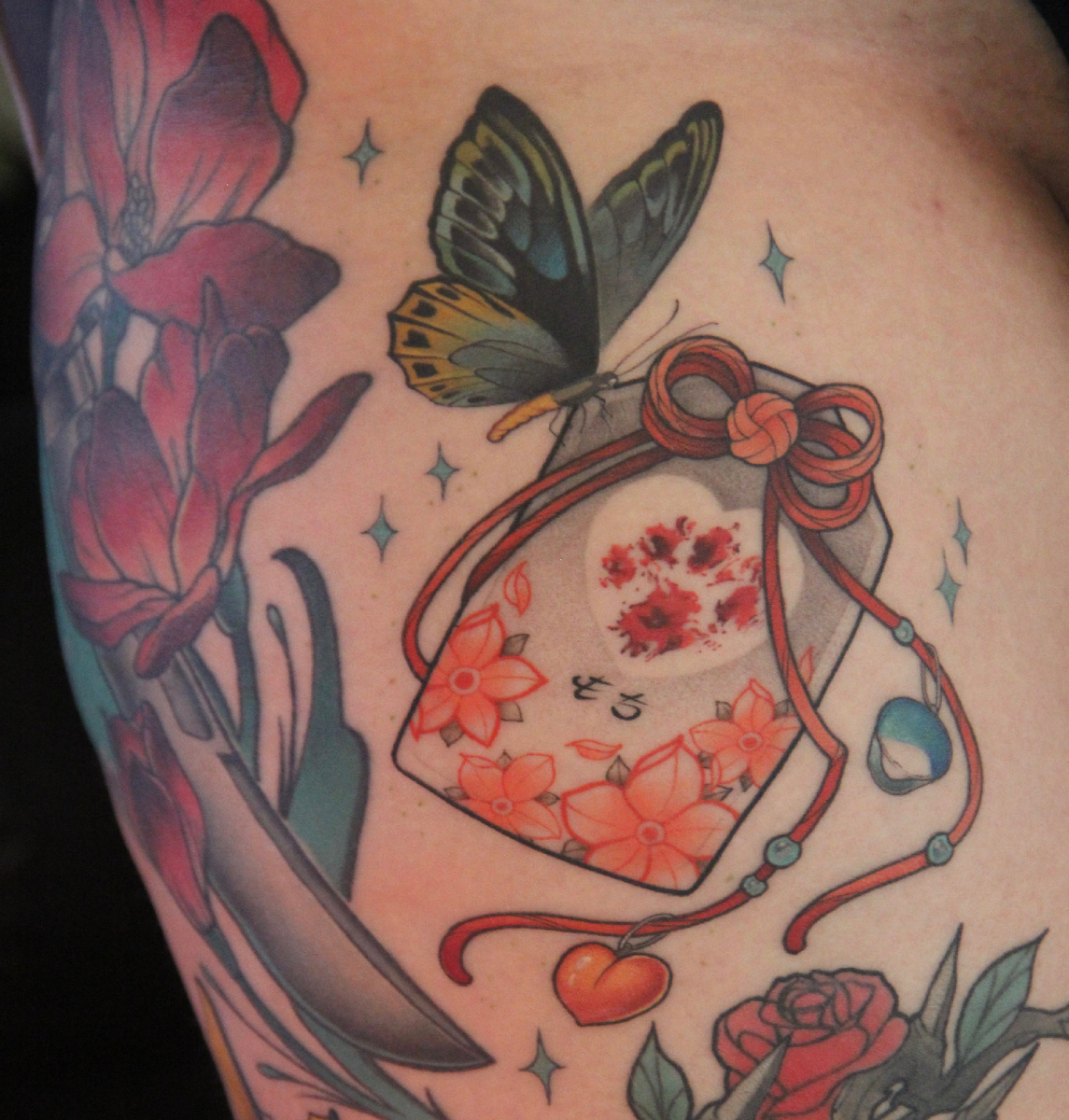 Японский амулет омамори с лапкой любимого котика 