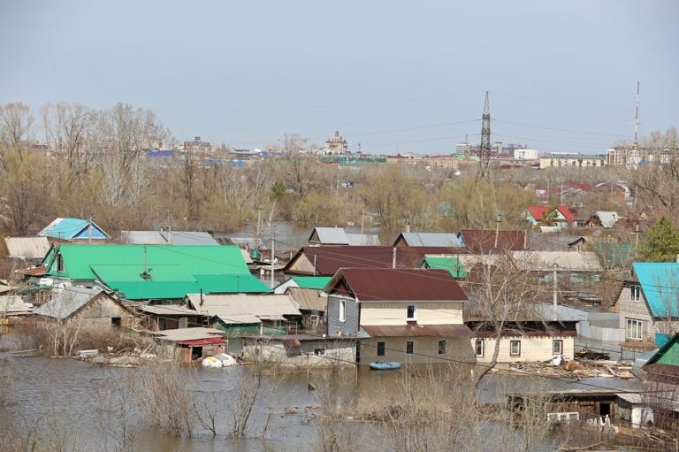    В Оренбурге затопленный в паводок дом суд признал непригодным для проживания Оренбуржье