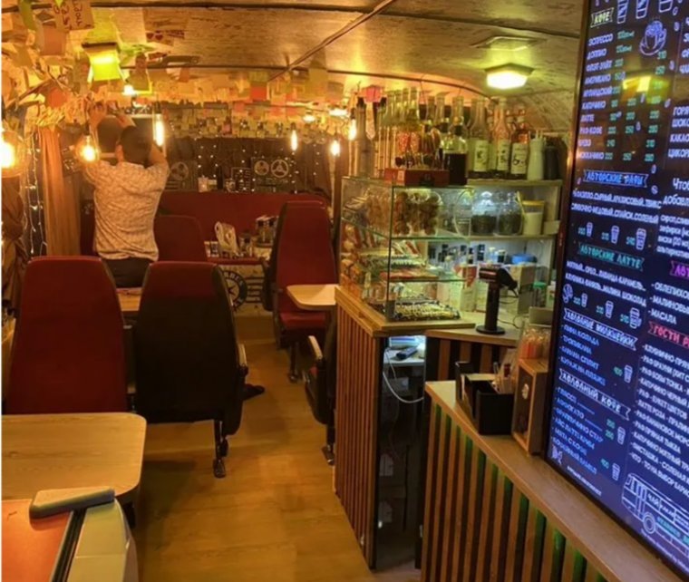 Автобус бывший владелец предлагает использовать как жилье. Фото: Авито