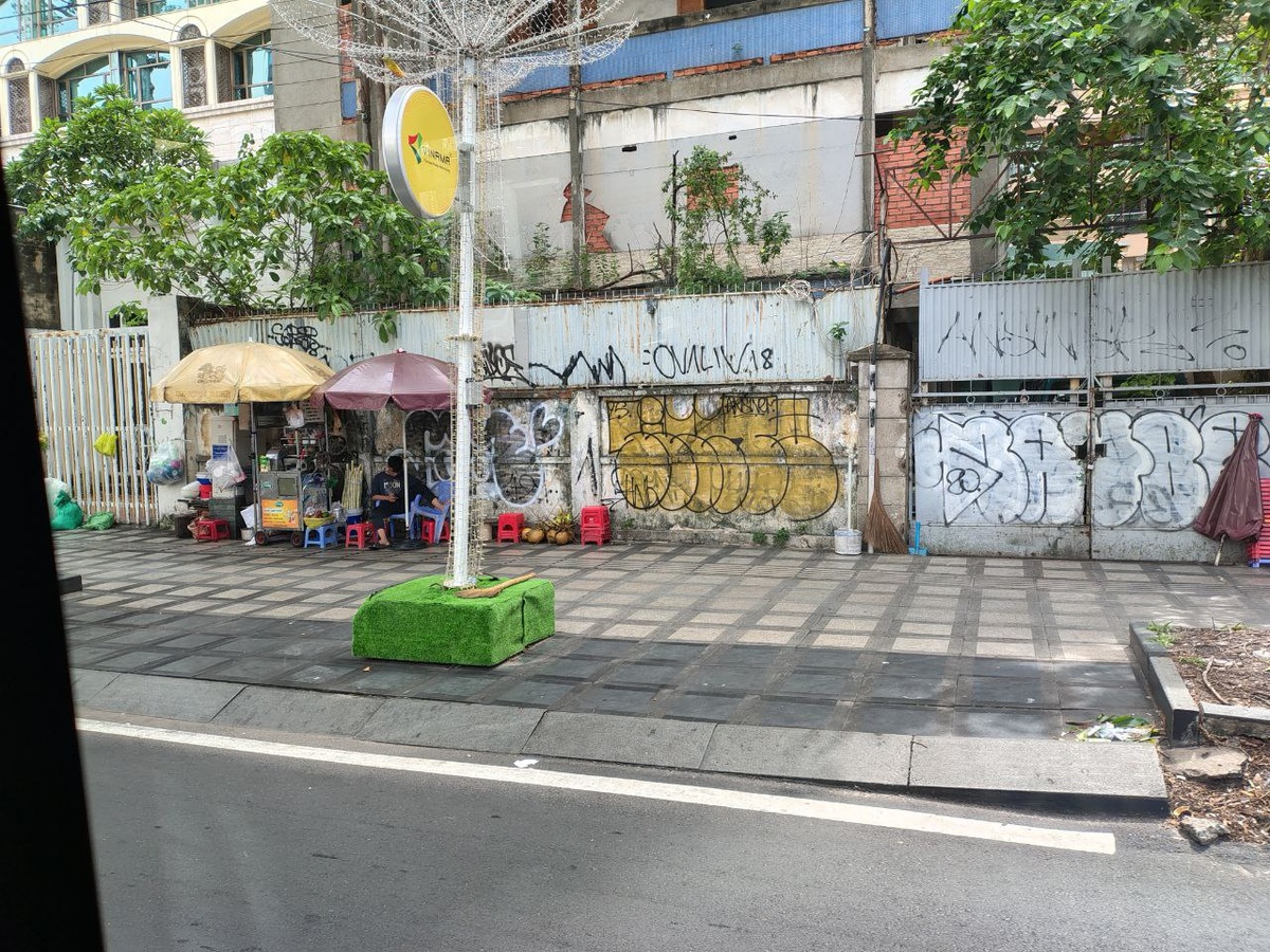 Это маленькое уличное кафе.