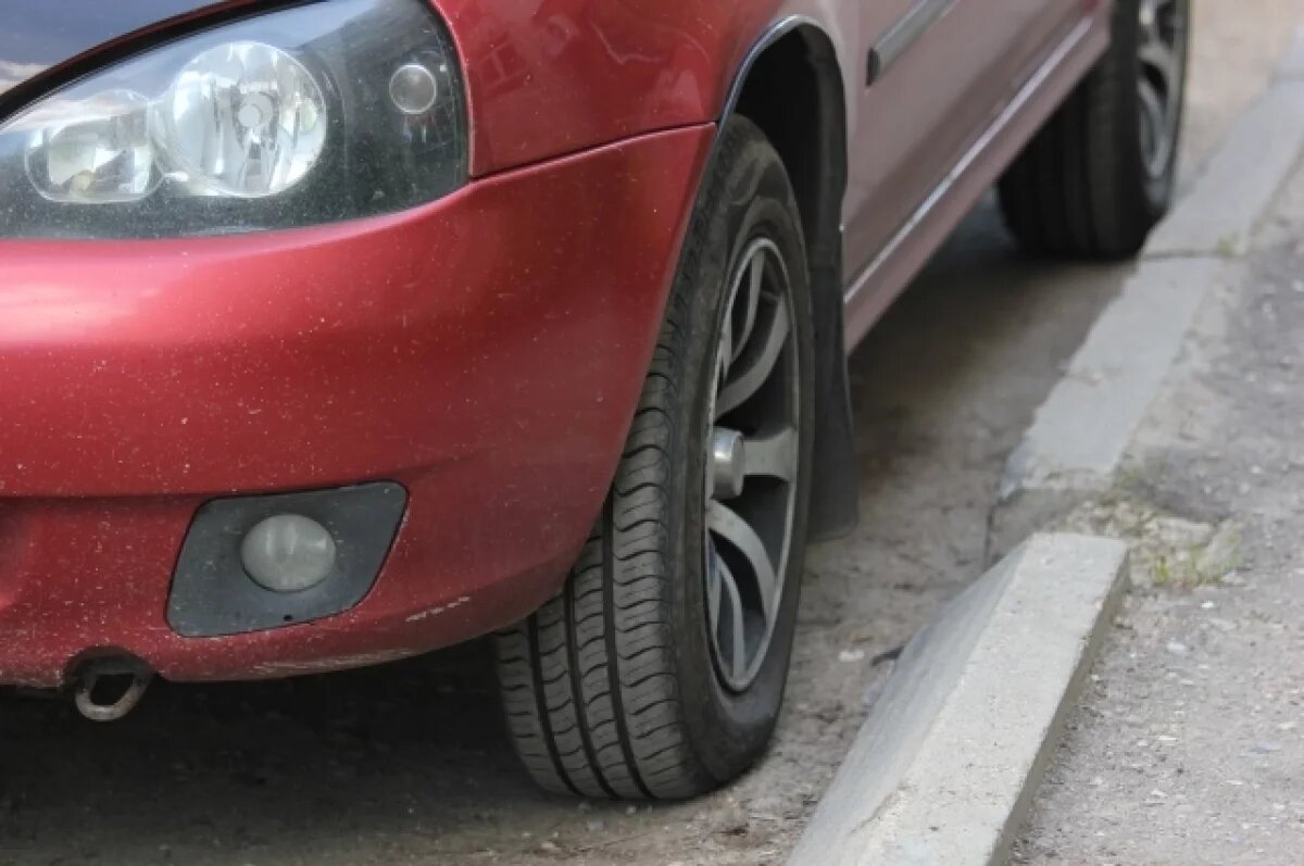    В Магнитогорске женщина разгромила булыжником чужое авто