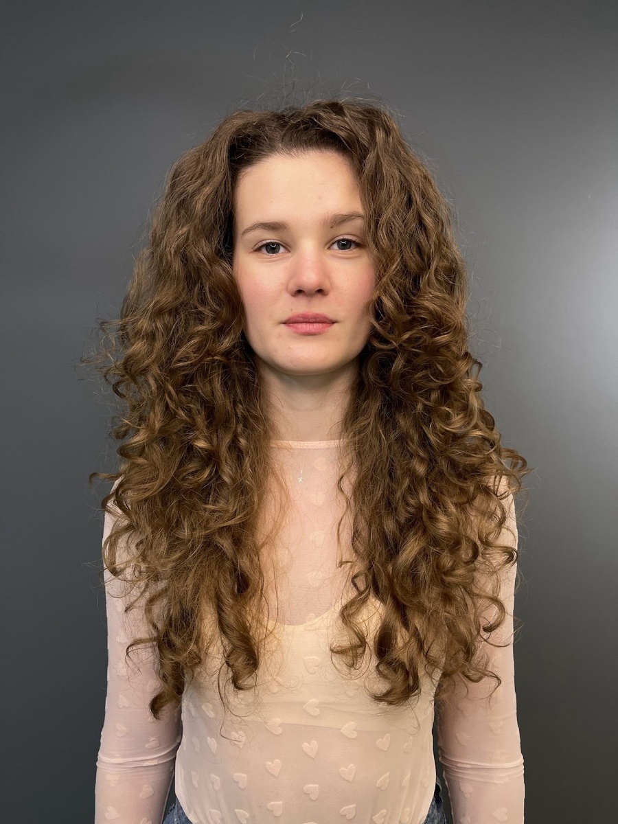 Пример: У девушки часть завитков - активные спиральки, а часть - едва вьющиеся волны