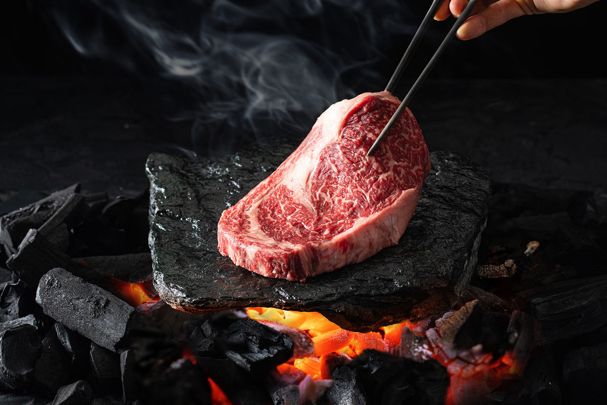Даже дилетант в мясной индустрии легко определит Wagyu по внешнему виду