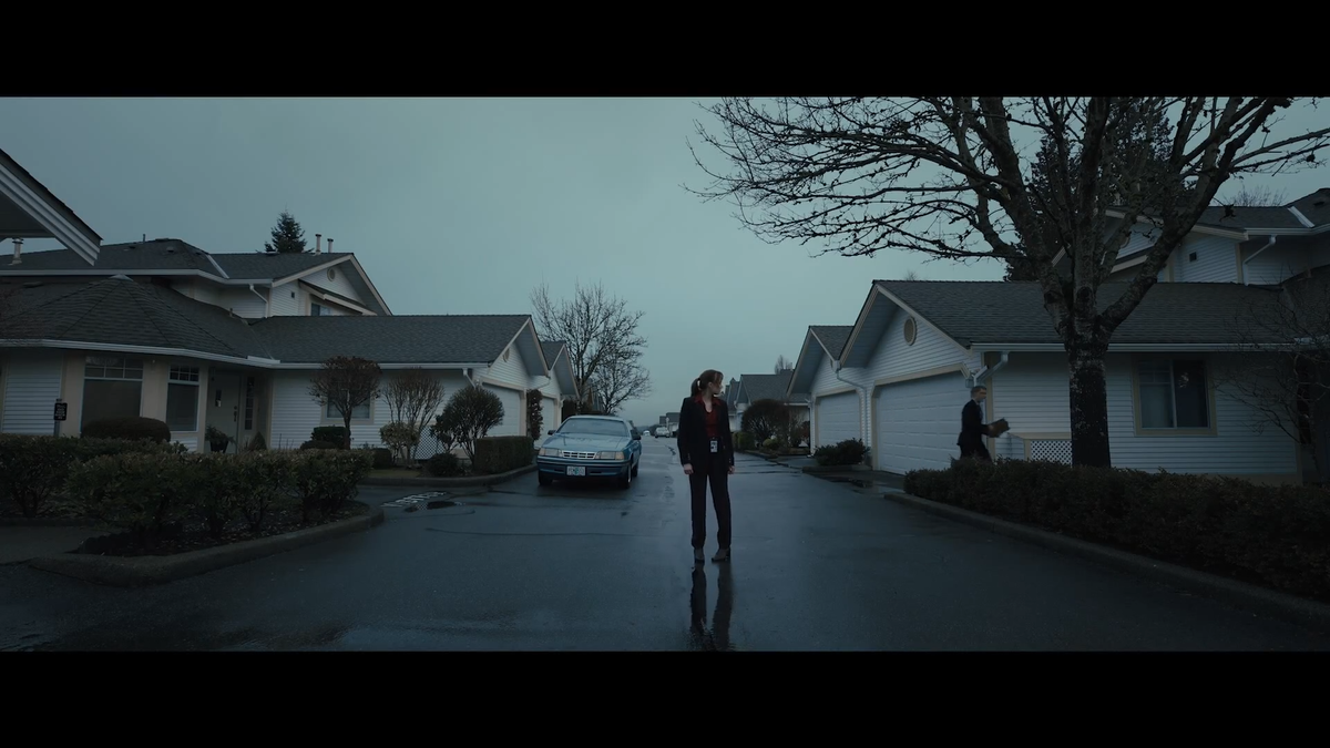 Напарник решил продемонстрировать свою взрослую самоуверенность и доказать Ли, что в этом доме монстров нет. 