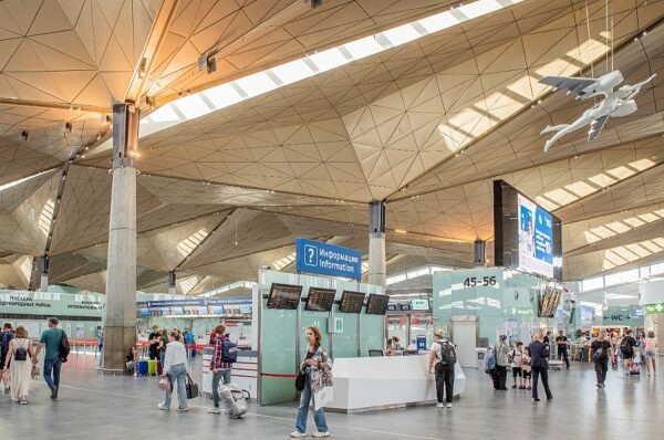 С 30 июня при прохождении границы гражданам безвизовых стран, в том числе Таджикистана, Узбекистана, Киргизии и Казахстана и Абхазии, понадобится куар-код, заполненная анкета и биометрические данные