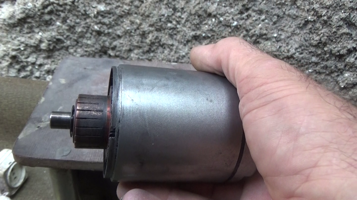 Щеткодержатели -мой с двумя щетками .Другие с 4 я щетками .\но технология ремонта аналогична\