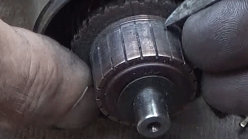 Теперь можно почистить поверхность ломелей.